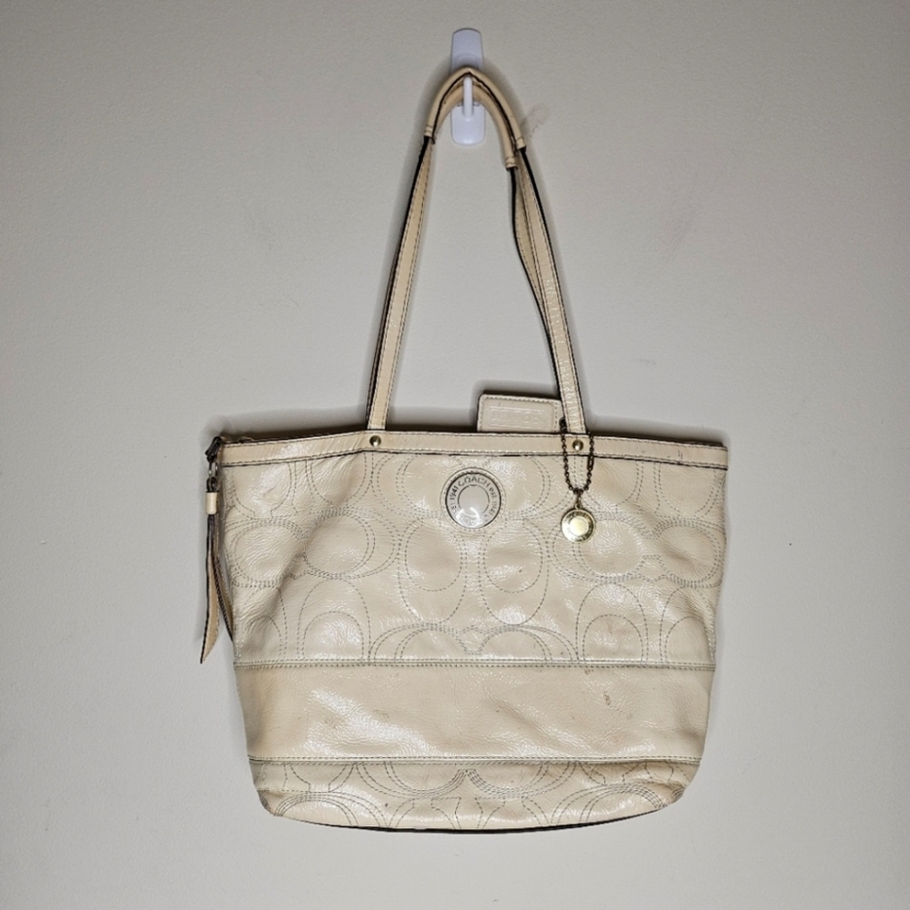 Coach Tote Bag Medium Cream Patent Leather Signature Stripe Stitched F19198